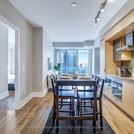 Downtown Suites With Free Parking Toronto Esterno foto